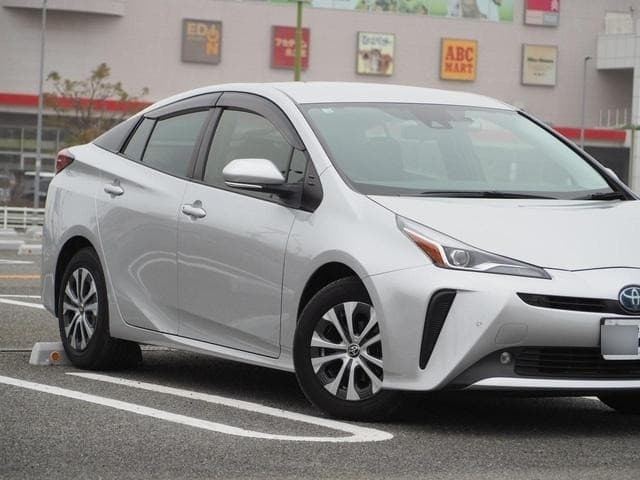 2021 Toyota PRIUS Silver, 79,732 km, Japan export – photo 4