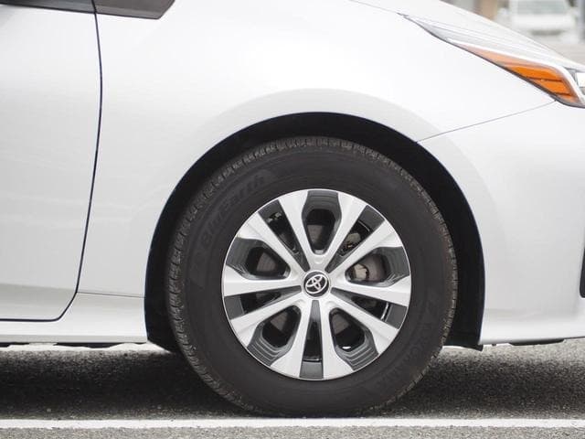 2021 Toyota PRIUS Silver, 79,732 km, Japan export – photo 11