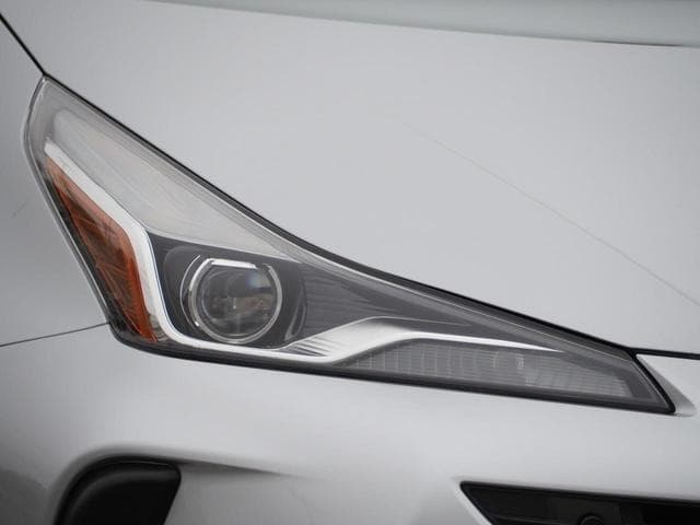 2021 Toyota PRIUS Silver, 79,732 km, Japan export – photo 6