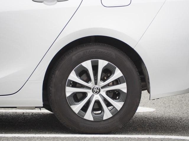 2021 Toyota PRIUS Silver, 79,732 km, Japan export – photo 14