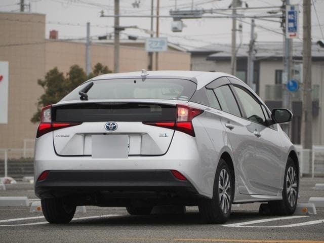 2021 Toyota PRIUS Silver, 79,732 km, Japan export – photo 15