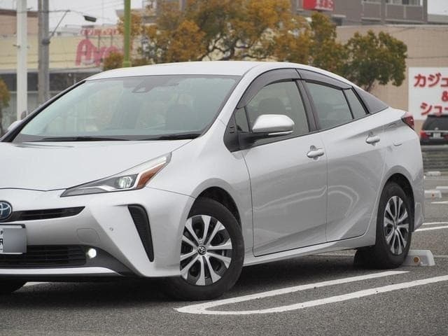 2021 Toyota PRIUS Silver, 79,732 km, Japan export – photo 5