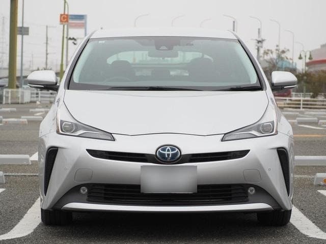 2021 Toyota PRIUS Silver, 79,732 km, Japan export – photo 2