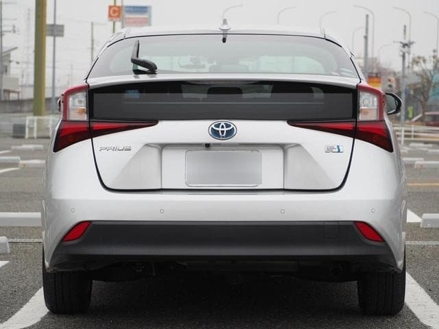 2021 Toyota PRIUS Silver, 79,732 km, Japan export – photo 16