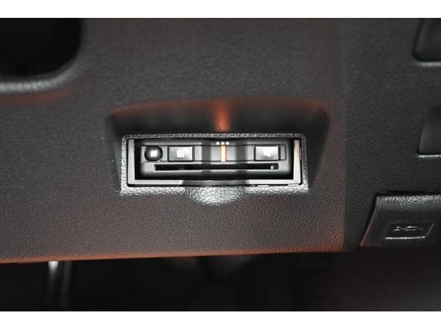 2021 Toyota PRIUS White, 77,000 km, Japan export – photo 18