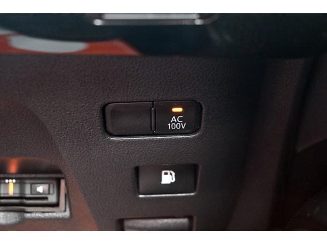 2021 Toyota PRIUS White, 77,000 km, Japan export – photo 17