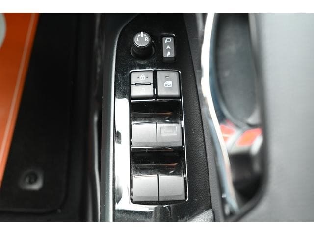 2021 Toyota PRIUS White, 77,000 km, Japan export – photo 19