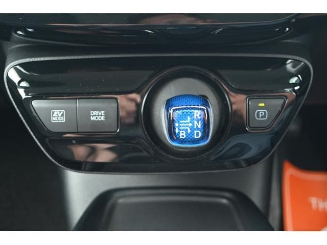 2021 Toyota PRIUS White, 77,000 km, Japan export – photo 15
