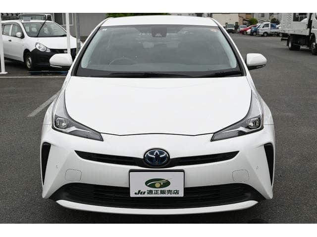 2021 Toyota PRIUS White, 77,000 km, Japan export – photo 4
