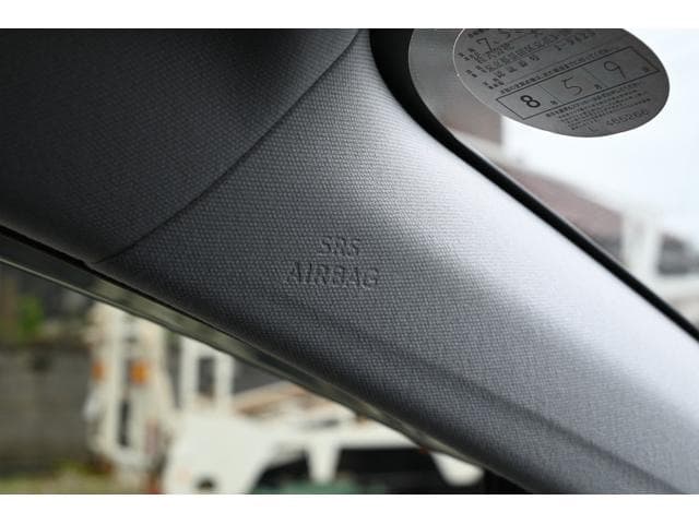 2021 Toyota PRIUS White, 77,000 km, Japan export – photo 20