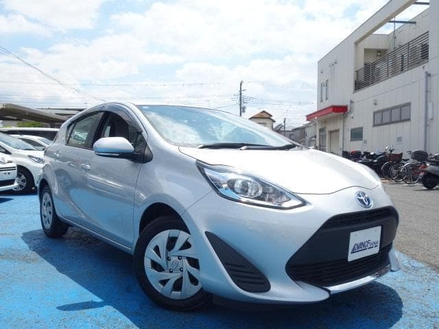 2021 Toyota AQUA Silver, 61,930 km, Japan export – photo 2