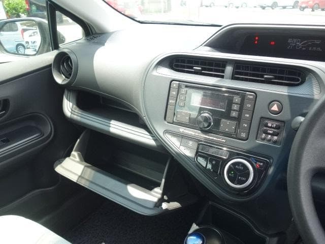 2021 Toyota AQUA Silver, 61,930 km, Japan export – photo 15