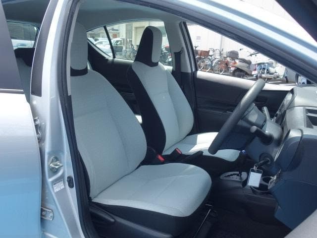 2021 Toyota AQUA Silver, 61,930 km, Japan export – photo 16