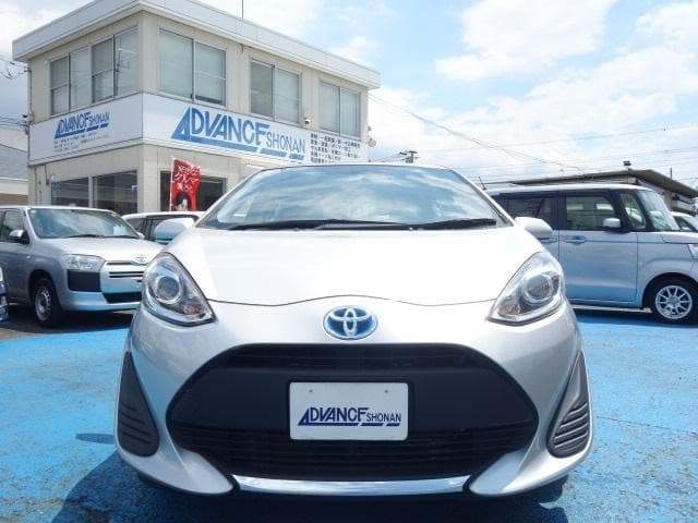 2021 Toyota AQUA Silver, 61,930 km, Japan export – photo 3