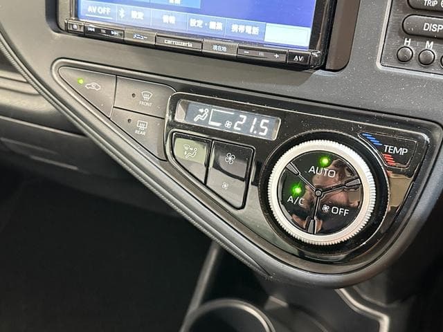 2021 Toyota AQUA Silver, 84,000 km, Japan export – photo 8