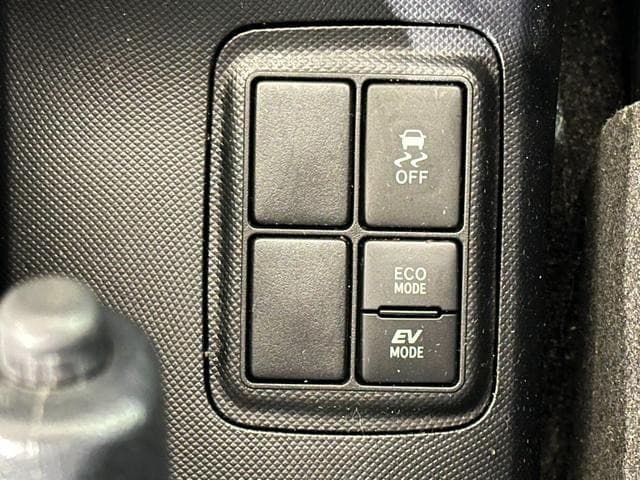 2021 Toyota AQUA Silver, 84,000 km, Japan export – photo 9