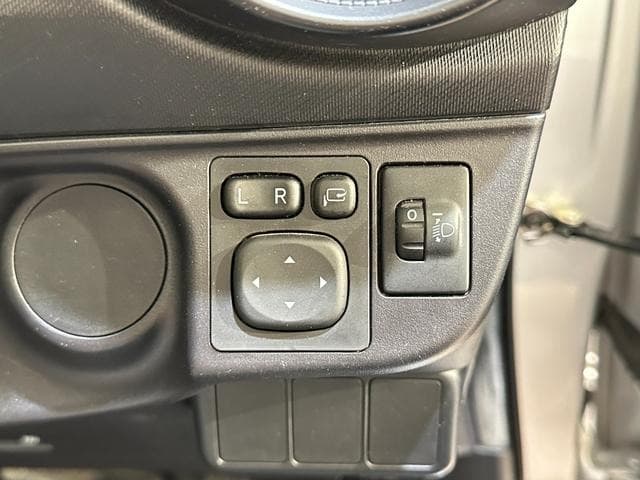 2021 Toyota AQUA Silver, 84,000 km, Japan export – photo 10