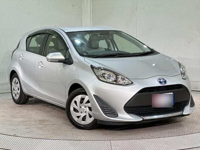 2021 Toyota AQUA Silver, 84,000 km, Japan export – photo 13