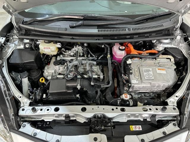 2021 Toyota AQUA Silver, 84,000 km, Japan export – photo 19