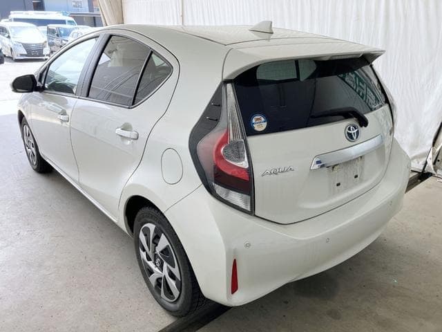 2021 Toyota AQUA PEARL, 94,000 km, Japan export – photo 4