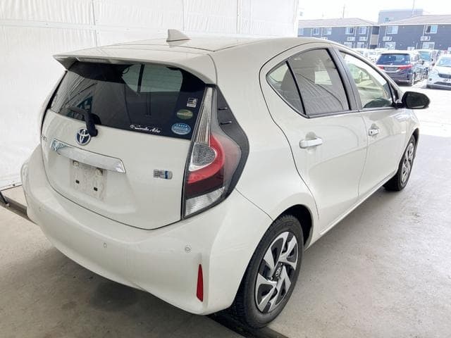 2021 Toyota AQUA PEARL, 94,000 km, Japan export – photo 6