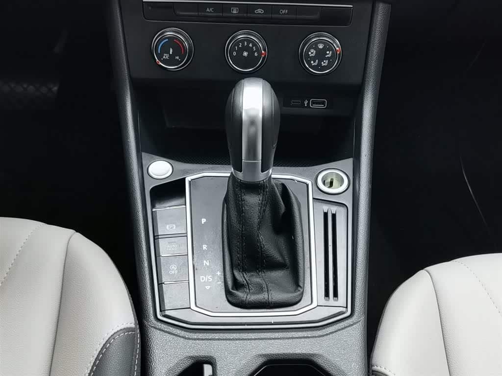 2023 Volkswagen Lavida White, 18,700 km, China export – photo 13
