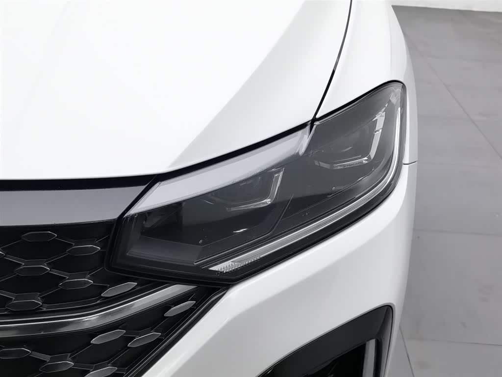 2023 Volkswagen Lavida White, 18,700 km, China export – photo 7