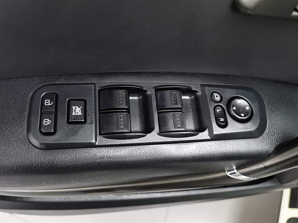 2016 Besturn X80 White, 119,300 km, China export – photo 9