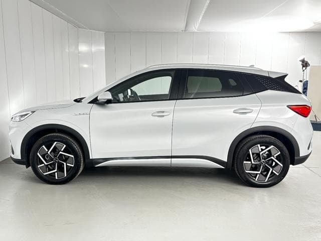 2025 BYD ATTO 3 White, 389 km, Japan export – photo 7