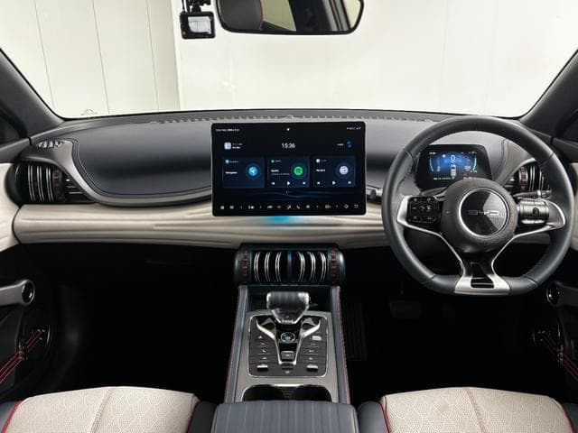 2025 BYD ATTO 3 White, 389 km, Japan export – photo 2