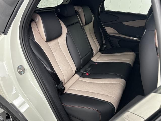 2025 BYD DOLPHIN White, 59 km, Japan export – photo 11