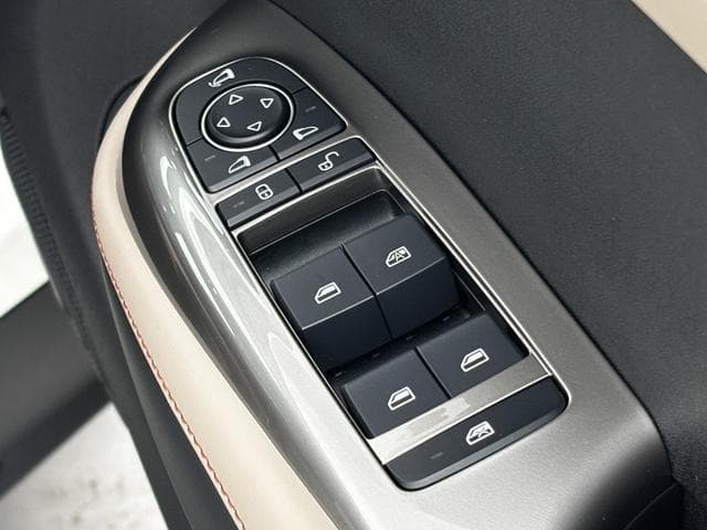 2025 BYD DOLPHIN White, 59 km, Japan export – photo 9