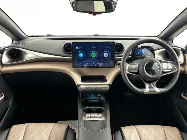 2025 BYD DOLPHIN White, 59 km, Japan export – photo 2