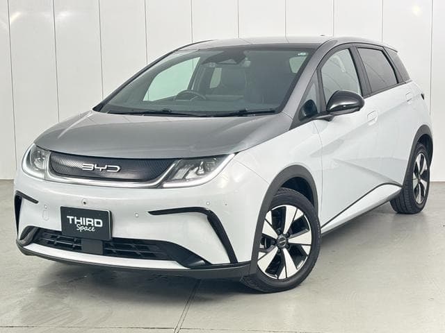 2024 BYD DOLPHIN WHITE/GRAY, 10,459 km, Japan export – photo 1