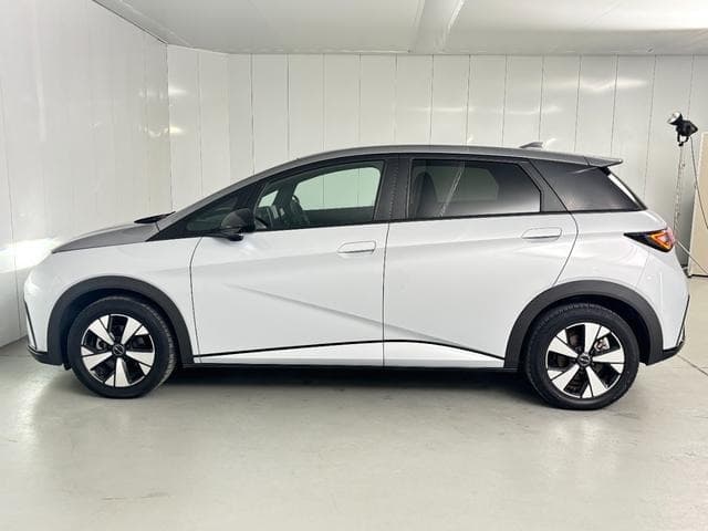 2024 BYD DOLPHIN WHITE/GRAY, 10,459 km, Japan export – photo 10