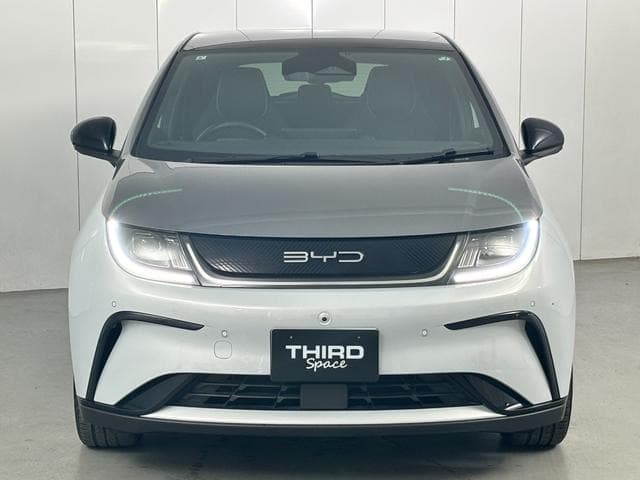 2024 BYD DOLPHIN WHITE/GRAY, 10,459 km, Japan export – photo 2