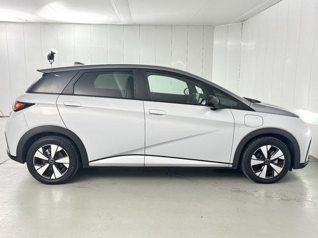 2024 BYD DOLPHIN WHITE/GRAY, 10,459 km, Japan export – photo 9
