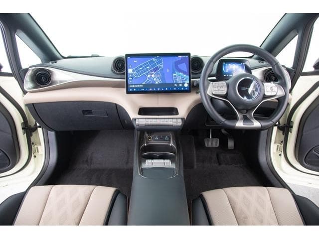 2023 BYD DOLPHIN White, 9,000 km, Japan export – photo 2