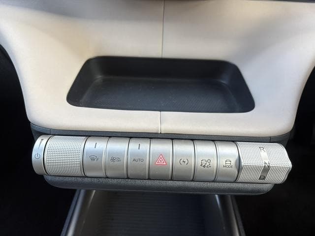 2025 BYD DOLPHIN White, 3,000 km, Japan export – photo 10