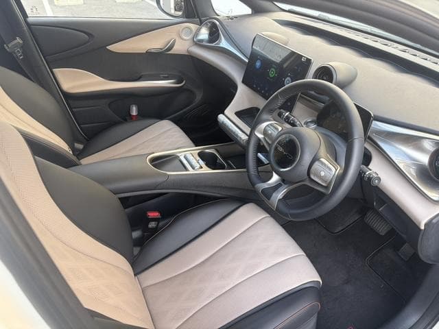 2025 BYD DOLPHIN White, 3,000 km, Japan export – photo 3