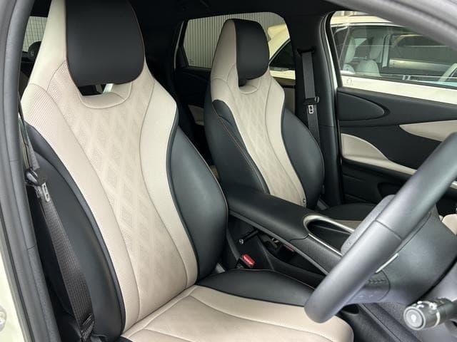 2025 BYD DOLPHIN White, 4,000 km, Japan export – photo 12