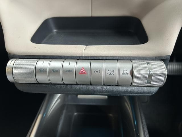 2025 BYD DOLPHIN White, 4,000 km, Japan export – photo 11