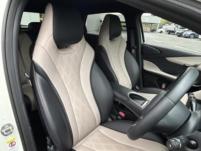 2025 BYD DOLPHIN White, 5,000 km, Japan export – photo 13