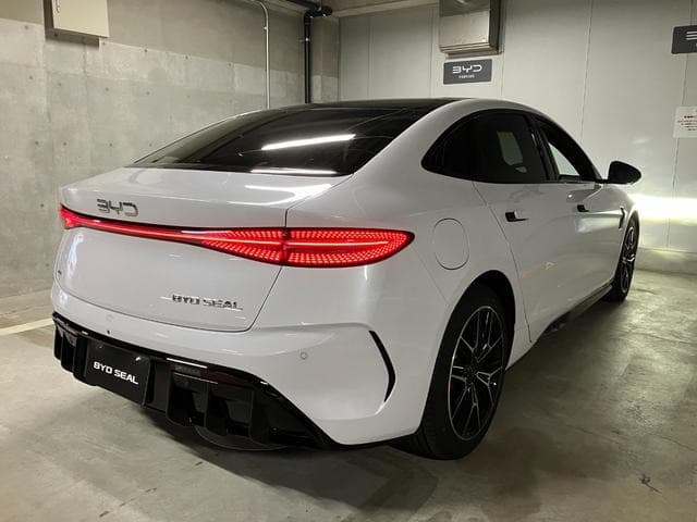 2025 BYD SEAL White, 2,000 km, Japan export – photo 3