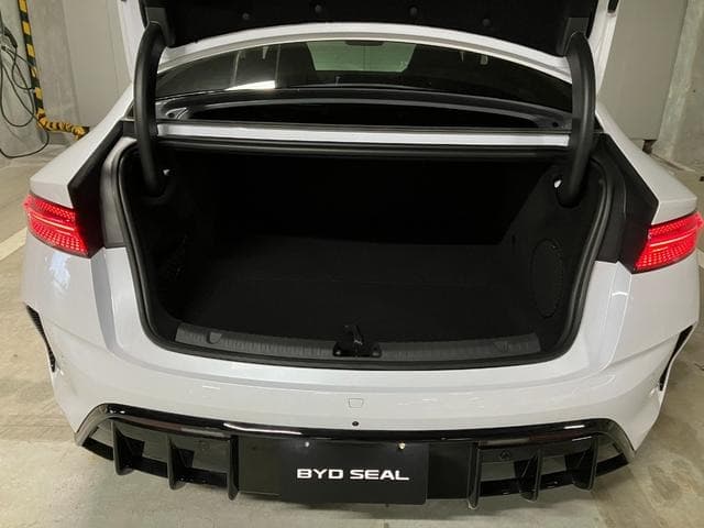 2025 BYD SEAL White, 2,000 km, Japan export – photo 15