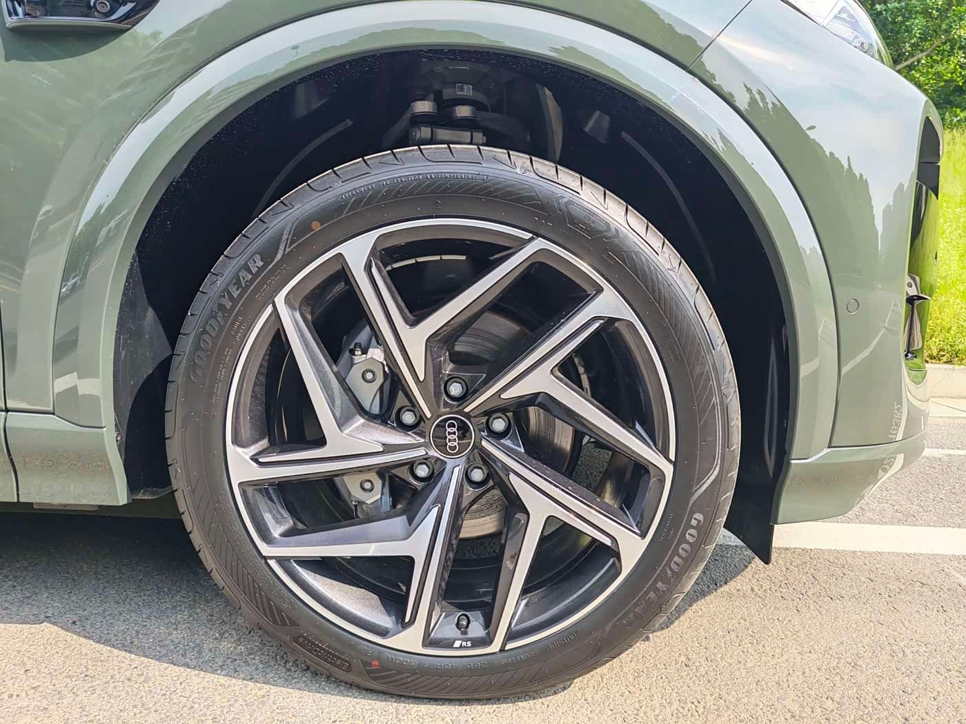 2025 Audi Q6L e-tron Green, 100 km, China export – photo 12