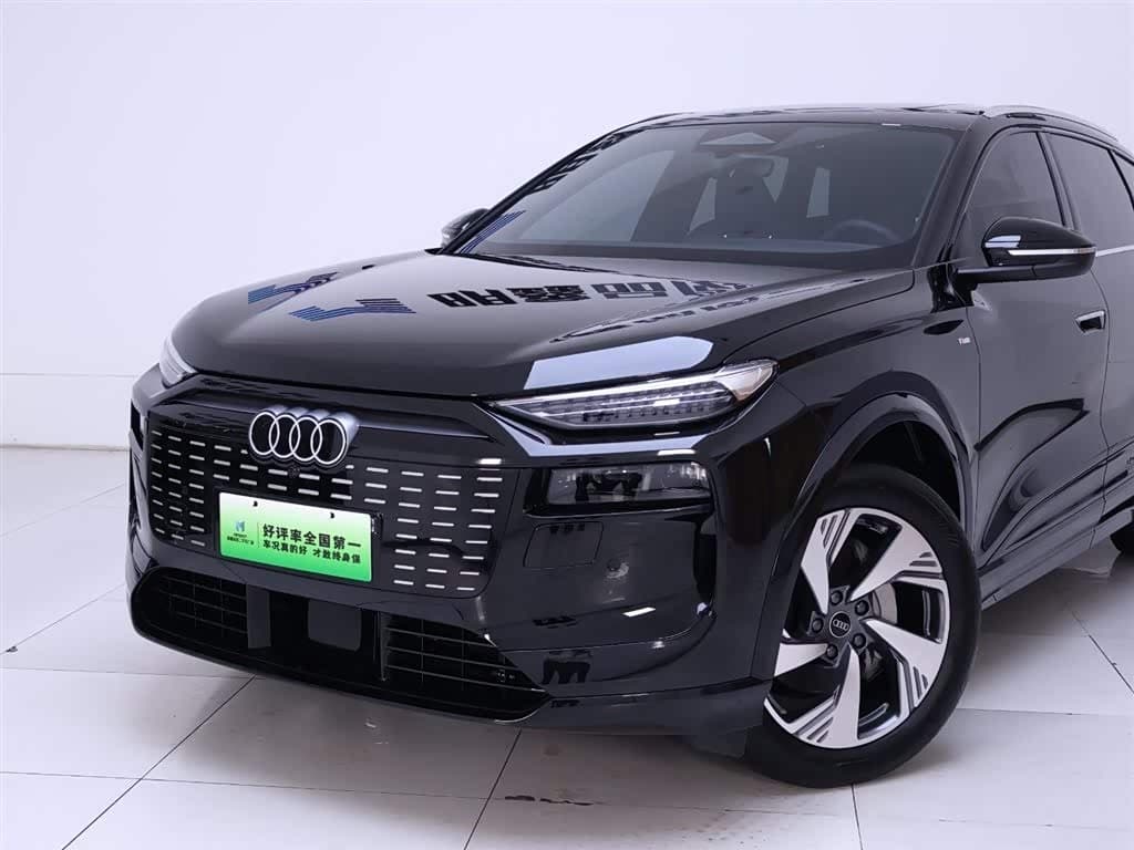 2025 Audi Q6L e-tron Black, 17,600 km, China export – photo 3
