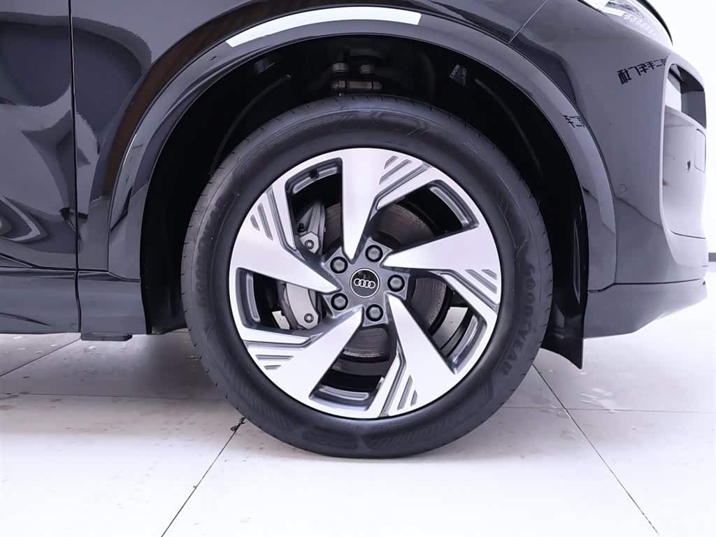 2025 Audi Q6L e-tron Black, 17,600 km, China export – photo 6