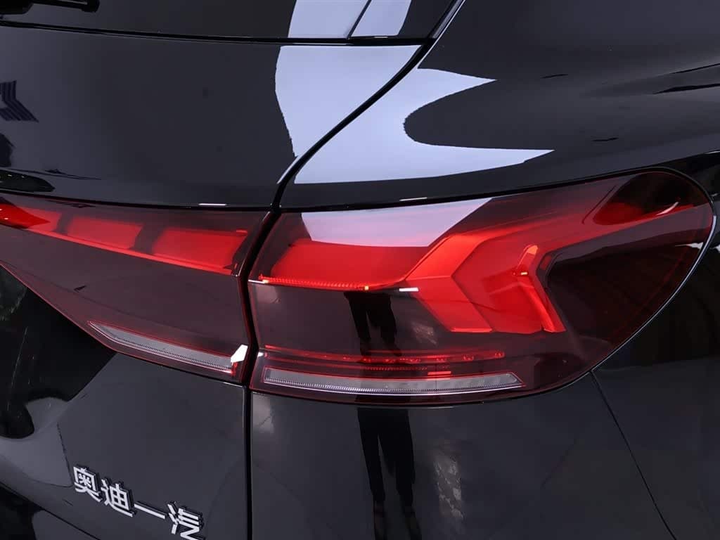2025 Audi Q6L e-tron Black, 17,600 km, China export – photo 9