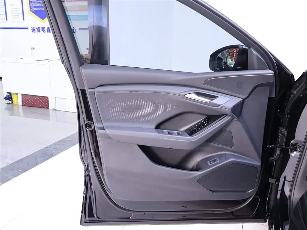 2025 Audi Q6L e-tron Black, 17,600 km, China export – photo 19